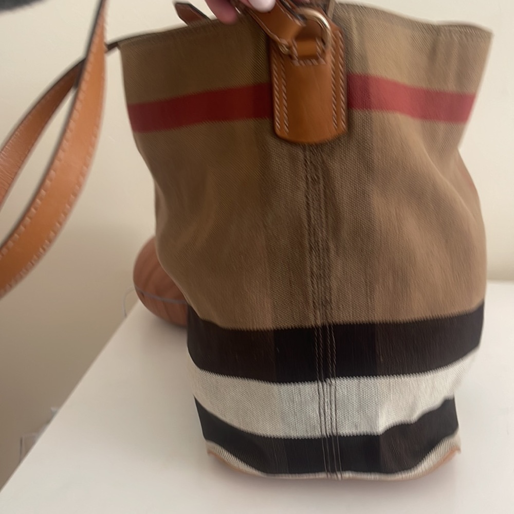 Burberry Ashby bucket tote bag - Picture 6 of 16